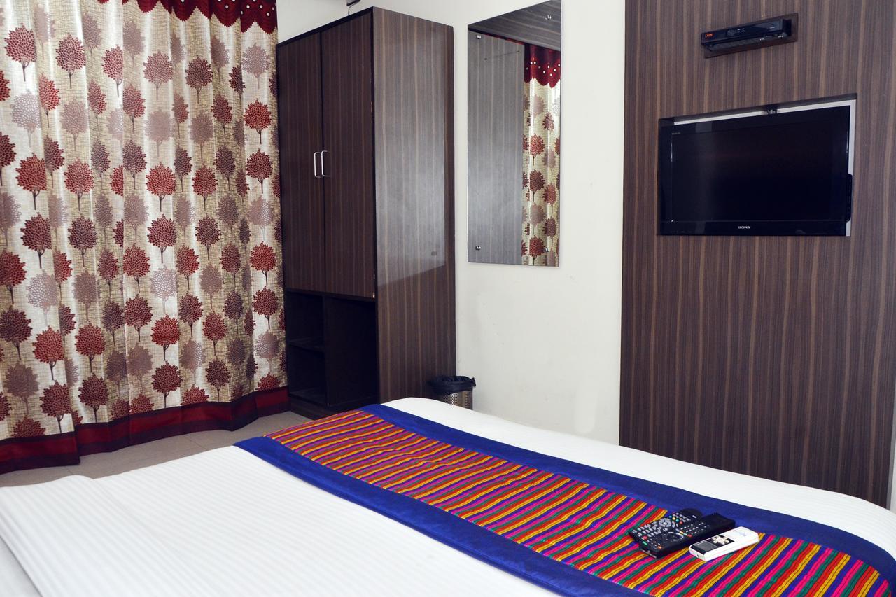 Oyo 18753 Hotel Glance Inn New Delhi Exterior foto